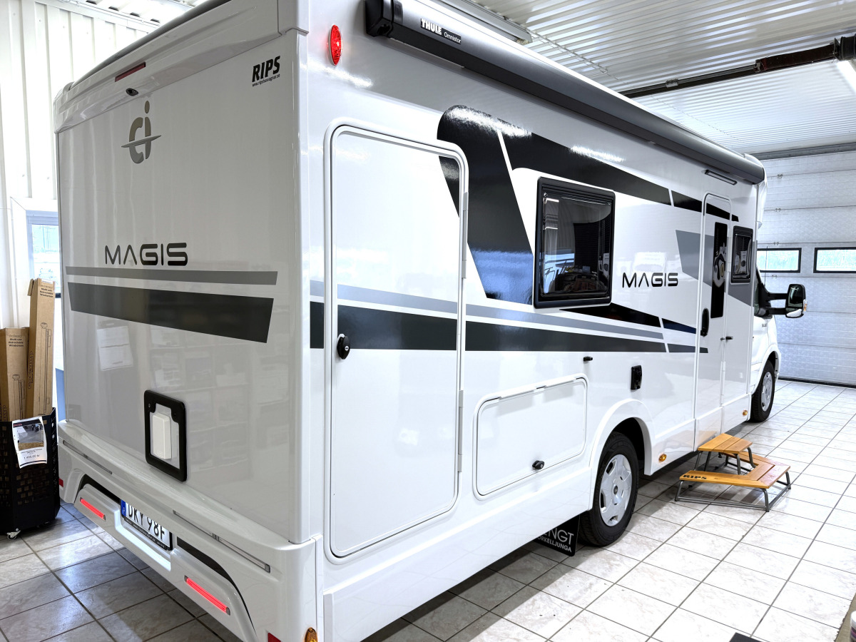 CI MAGIS 82 XT Låga långbäddar, Toalett Dusch bak, bild 2 av 16