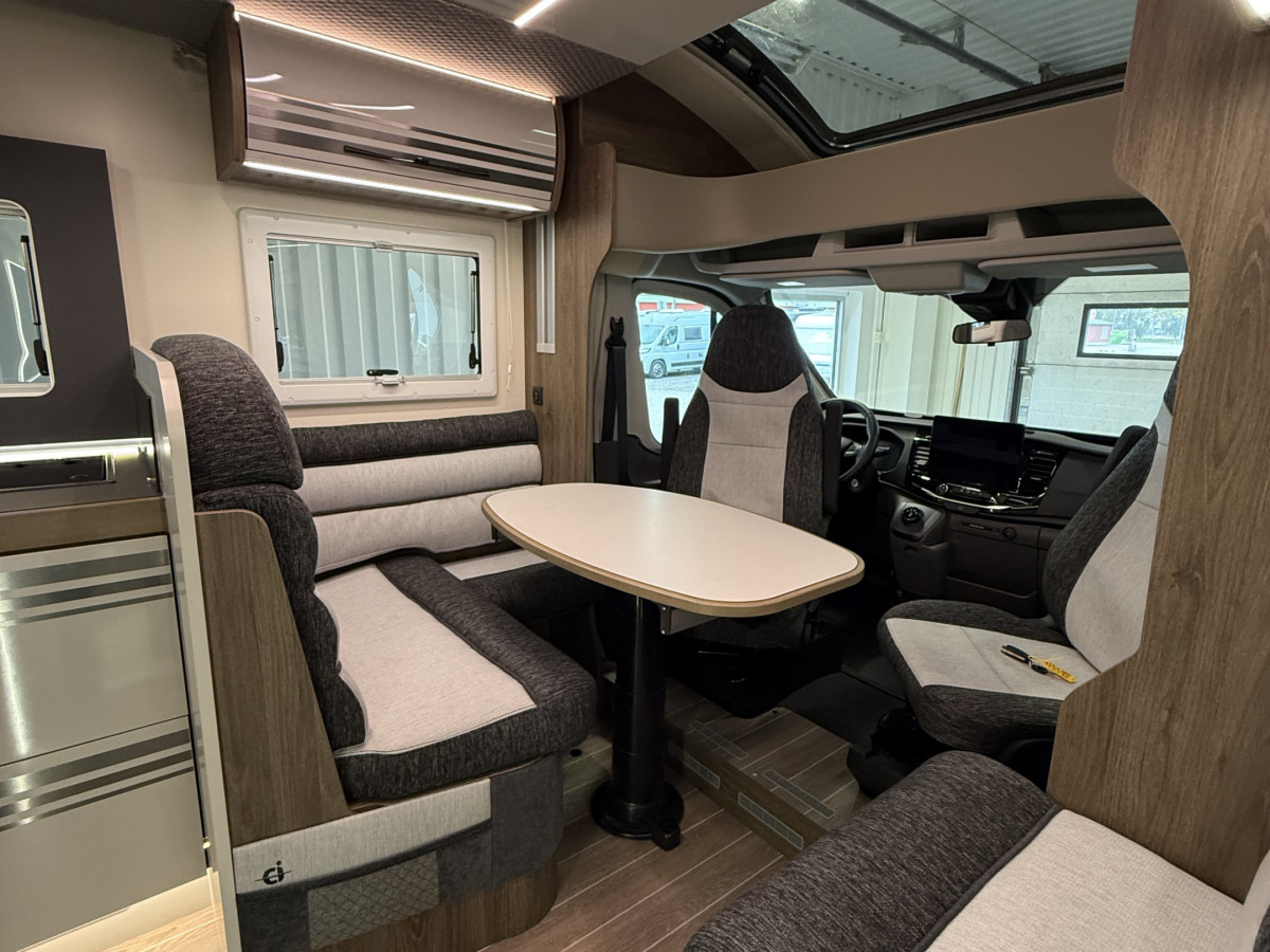 CI MAGIS 82 XT Låga långbäddar, Toalett Dusch bak, bild 4 av 16