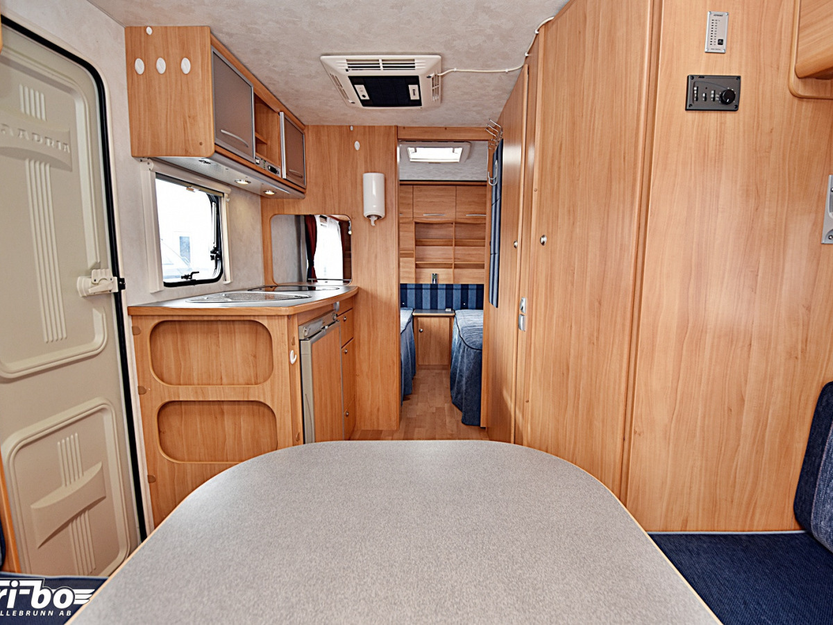 Adria 512 UL Adora, Långbäddar, bild 9 av 26