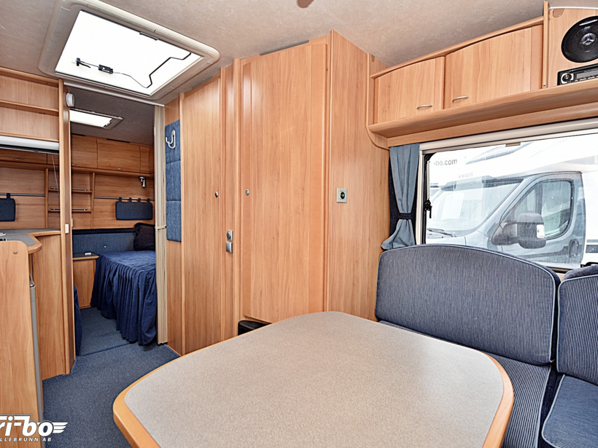 Adria 502 UL Adiva, Långbäddar, bild 9 av 22
