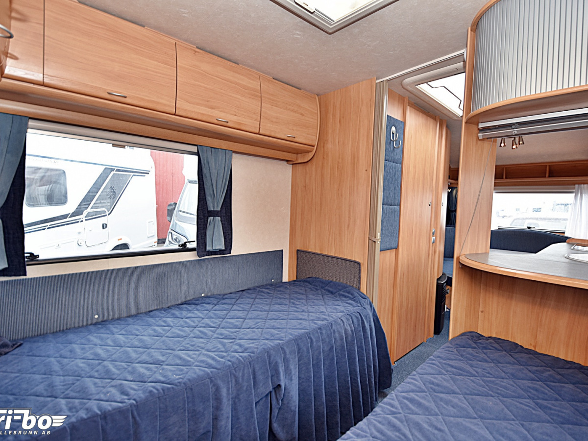 Adria 502 UL Adiva, Långbäddar, bild 13 av 22