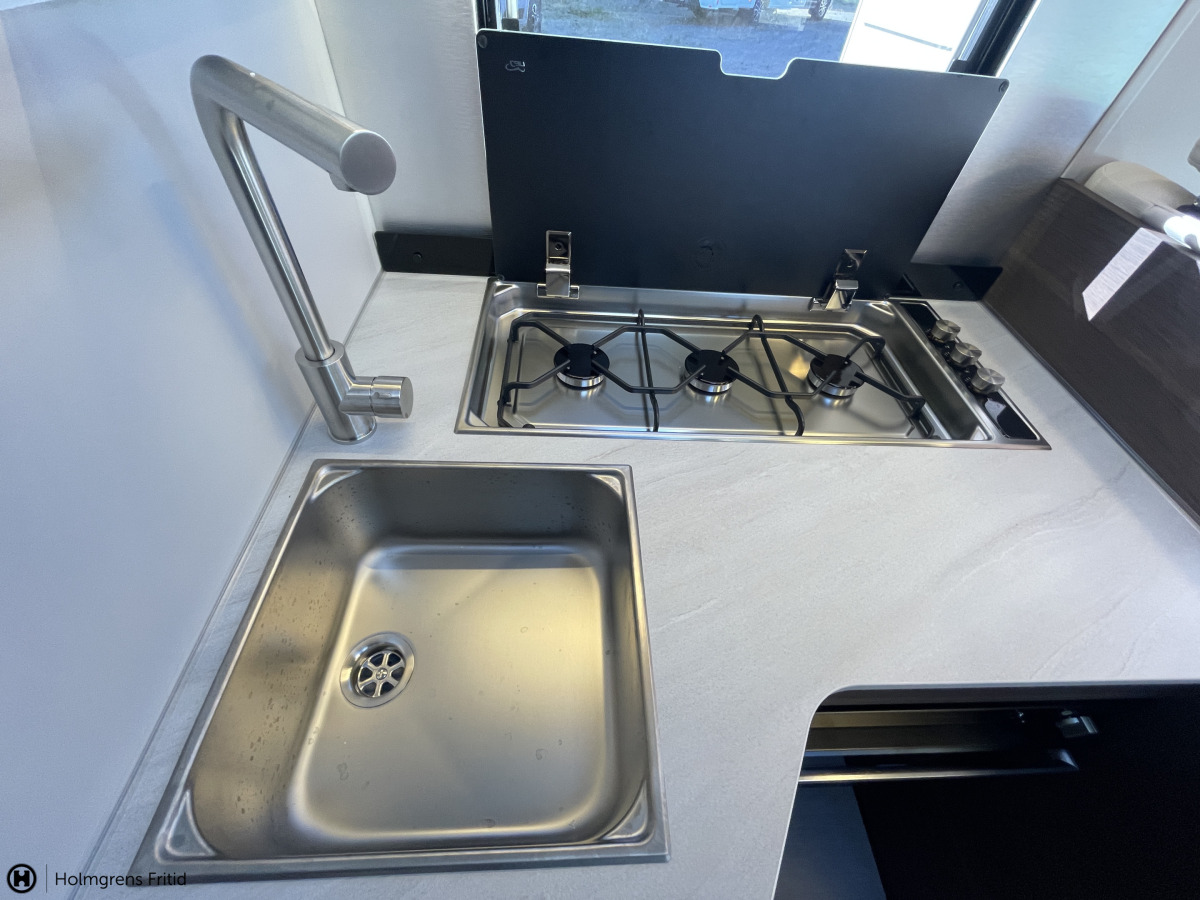 Adria MATRIX SUPREME 670 SL ALDE DIESELVÄRMARE MATRIX PLUSPAKET, bild 12 av 25