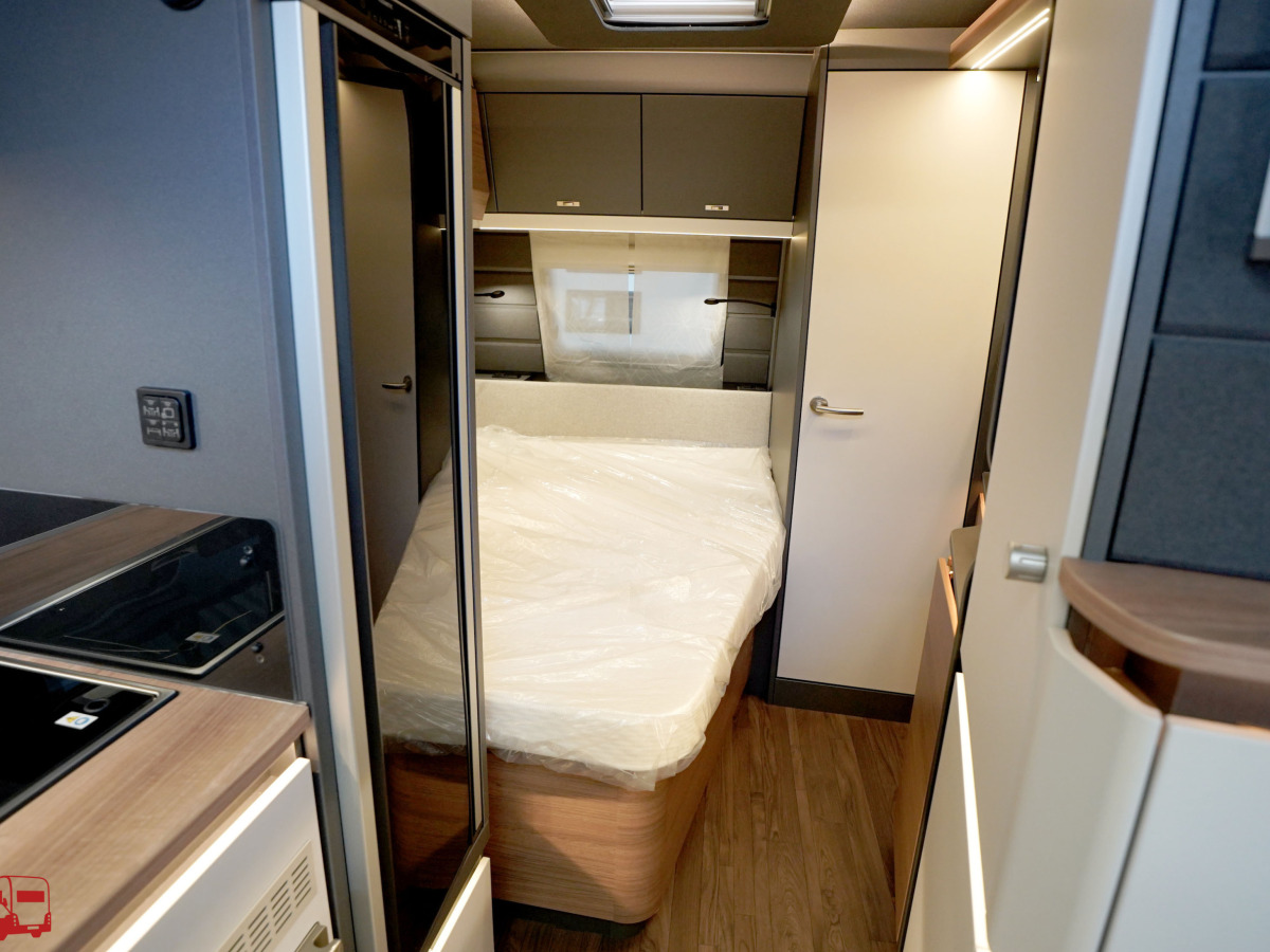 Knaus AZUR 500 FU Fransk säng, bild 13 av 25