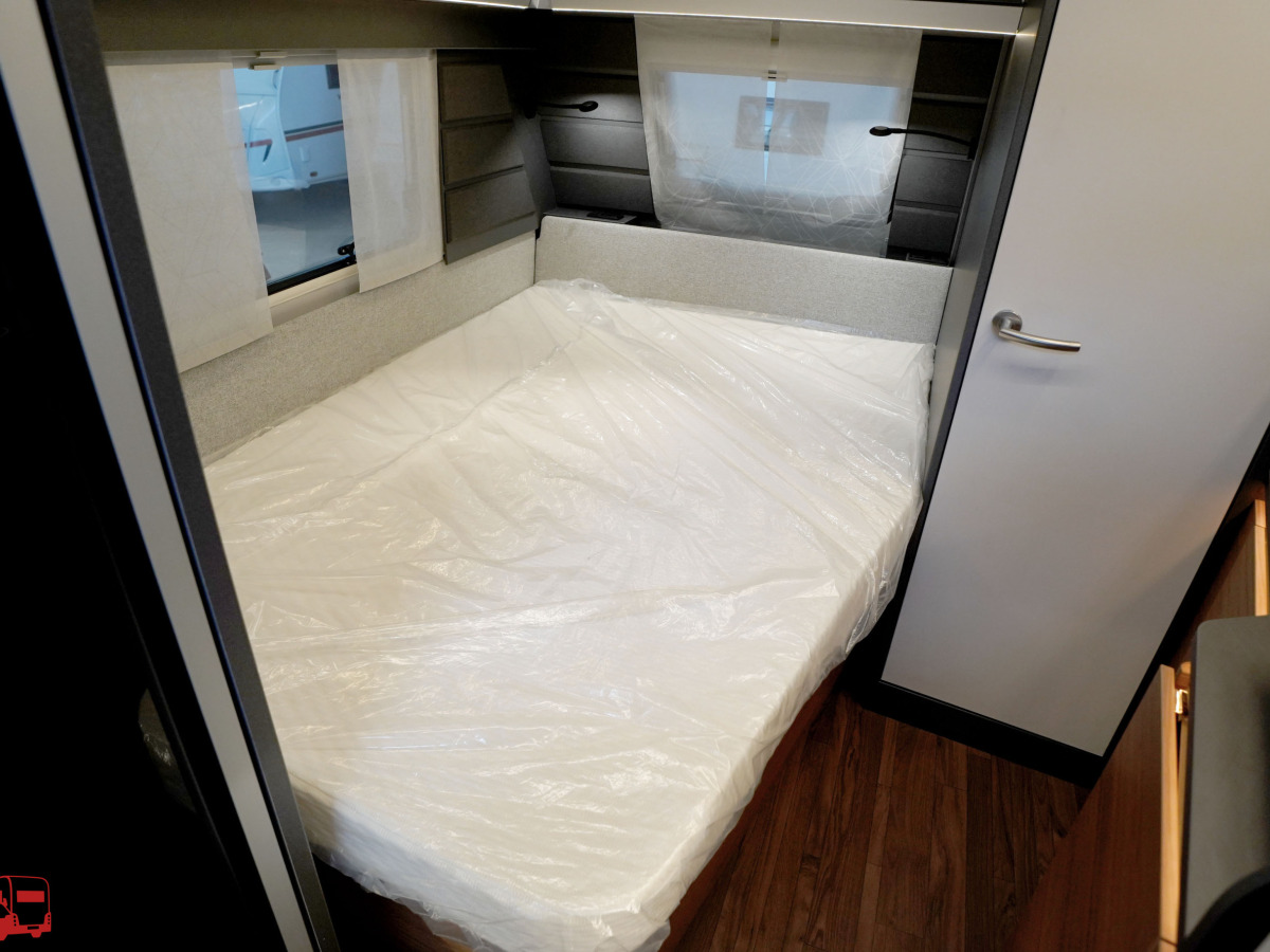 Knaus AZUR 500 FU Fransk säng, bild 14 av 25