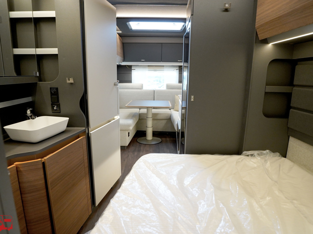 Knaus AZUR 500 FU Fransk säng, bild 17 av 25