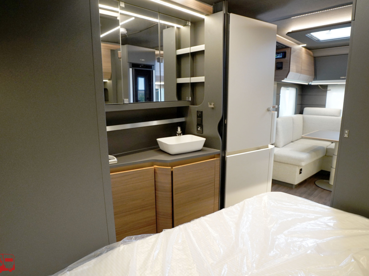 Knaus AZUR 500 FU Fransk säng, bild 15 av 25
