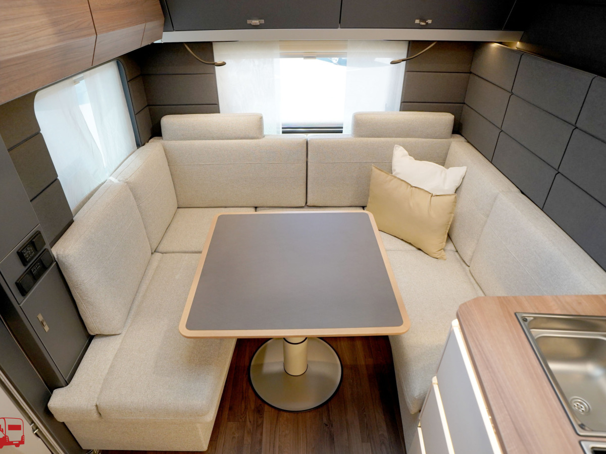 Knaus AZUR 500 FU Fransk säng, bild 6 av 25