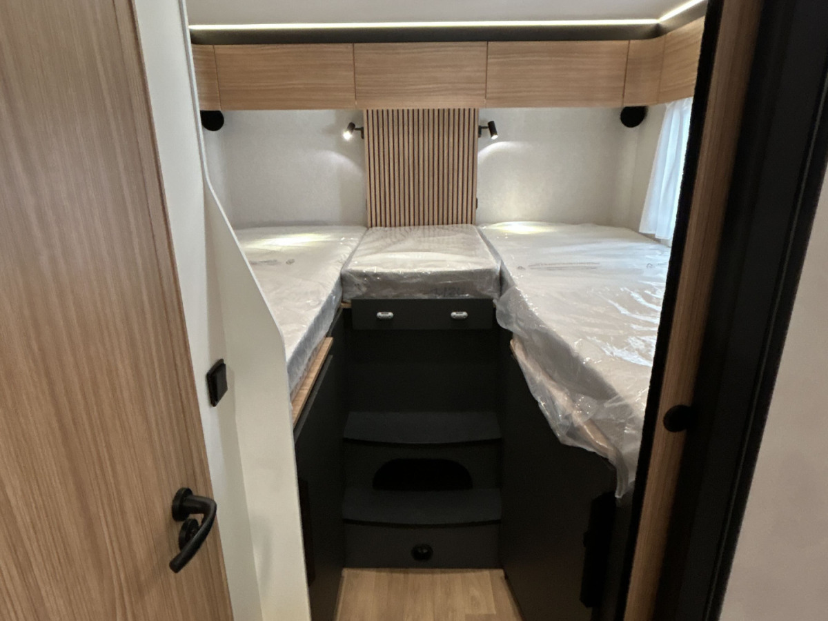 Pilote P740 FGJ Höga Långbäddar med taksäng, bild 11 av 27