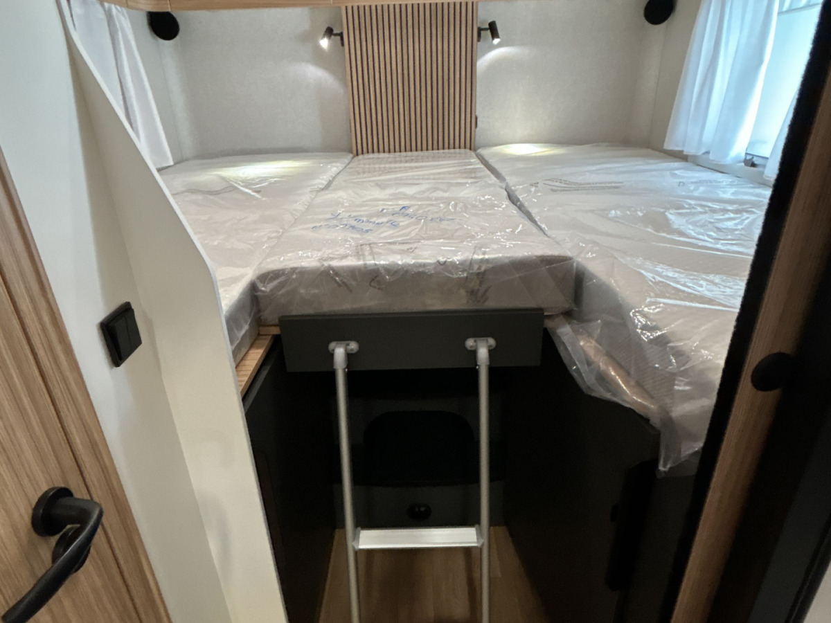 Pilote P740 FGJ Höga Långbäddar med taksäng, bild 12 av 27