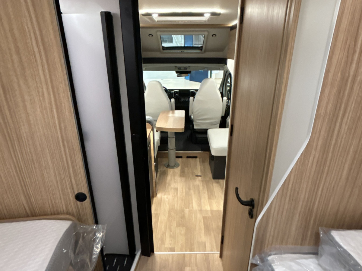 Pilote P740 FGJ Höga Långbäddar med taksäng, bild 13 av 27