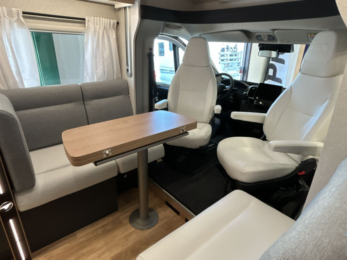 Pilote P740 FGJ Höga Långbäddar med taksäng, bild 18 av 27