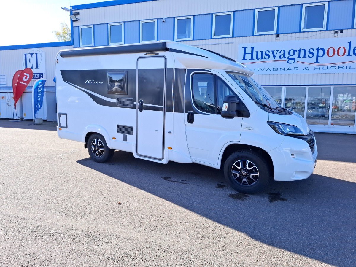 Bürstner T569 IC Line, Dubbelbädd, Solpanel, Cykelställ, bild 1 av 16