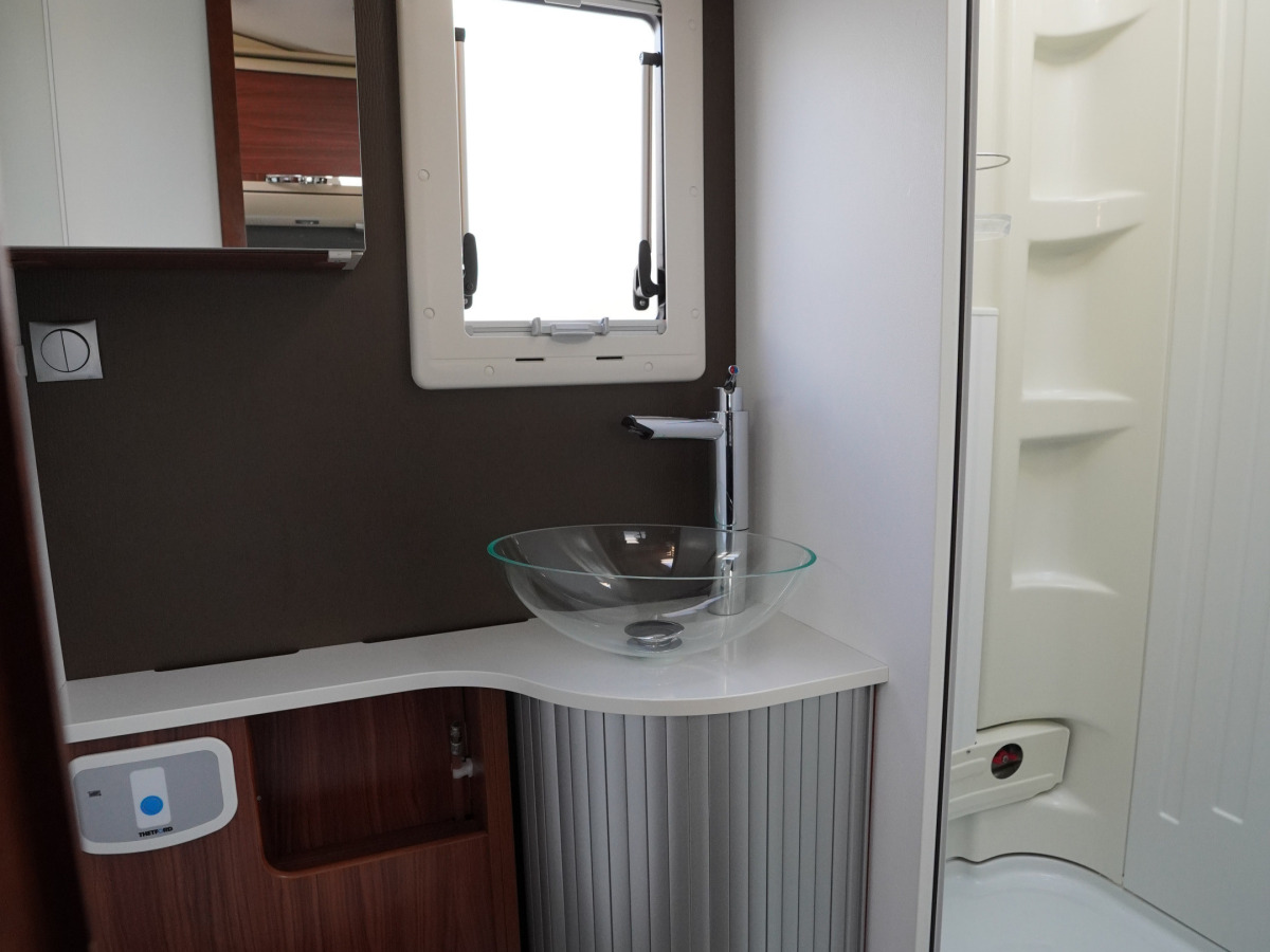 Adria MATRIX SUPREME M 687 SL Alde 2xAC, bild 13 av 25