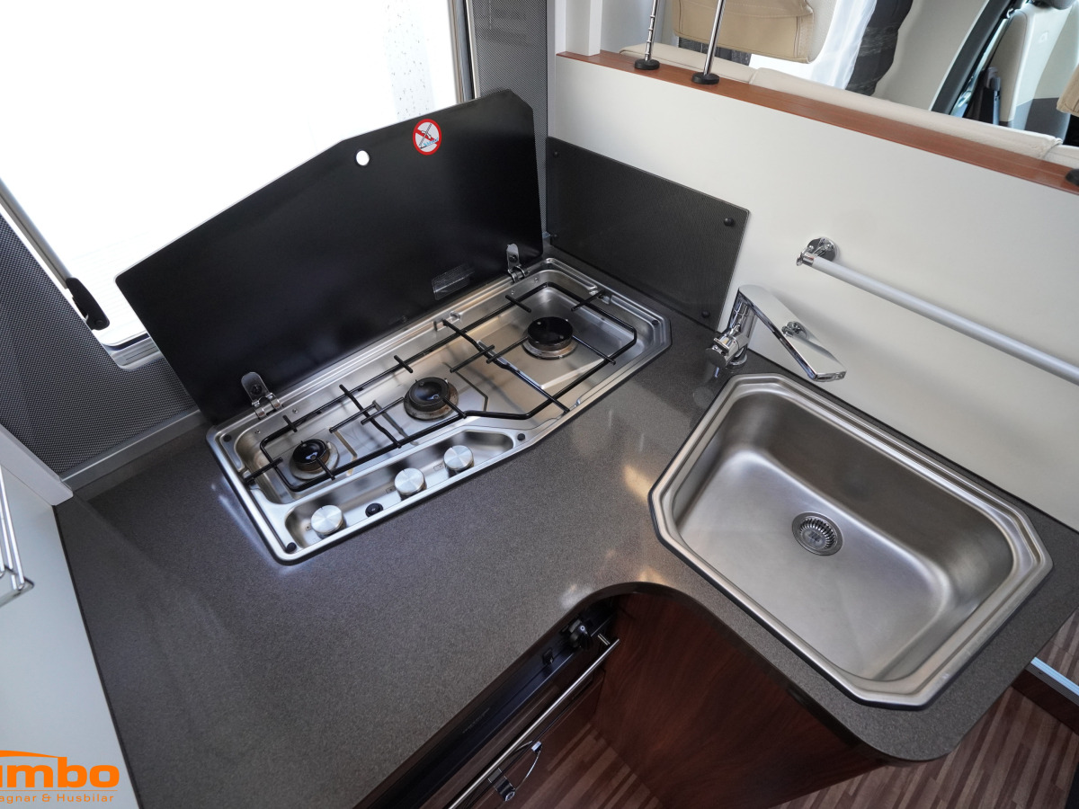 Adria MATRIX SUPREME M 687 SL Alde 2xAC, bild 8 av 25