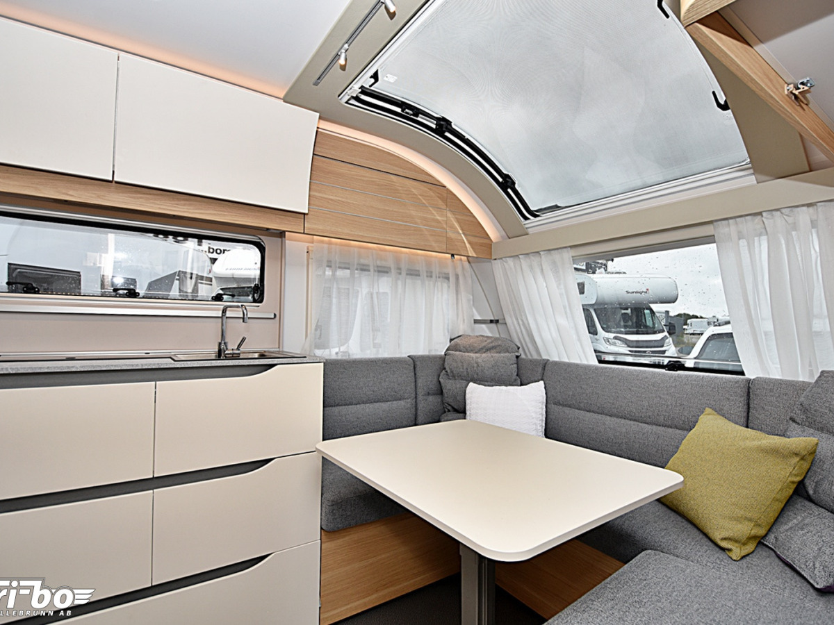 Adria 572 UT Adora, Långbäddar, bild 5 av 25