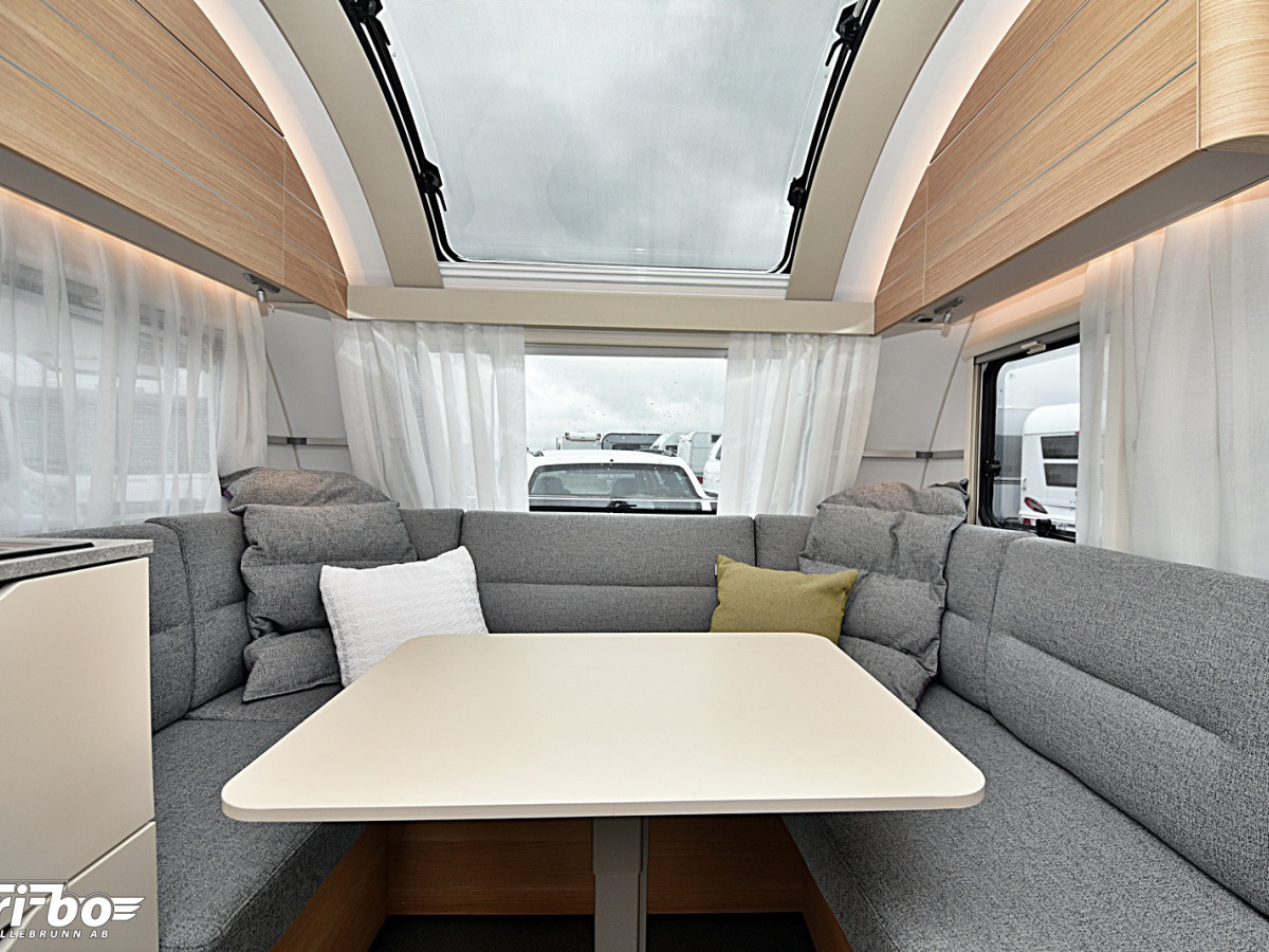 Adria 572 UT Adora, Långbäddar, bild 6 av 25