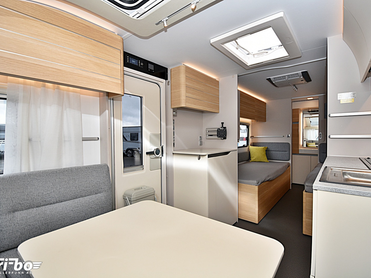 Adria 572 UT Adora, Långbäddar, bild 8 av 25