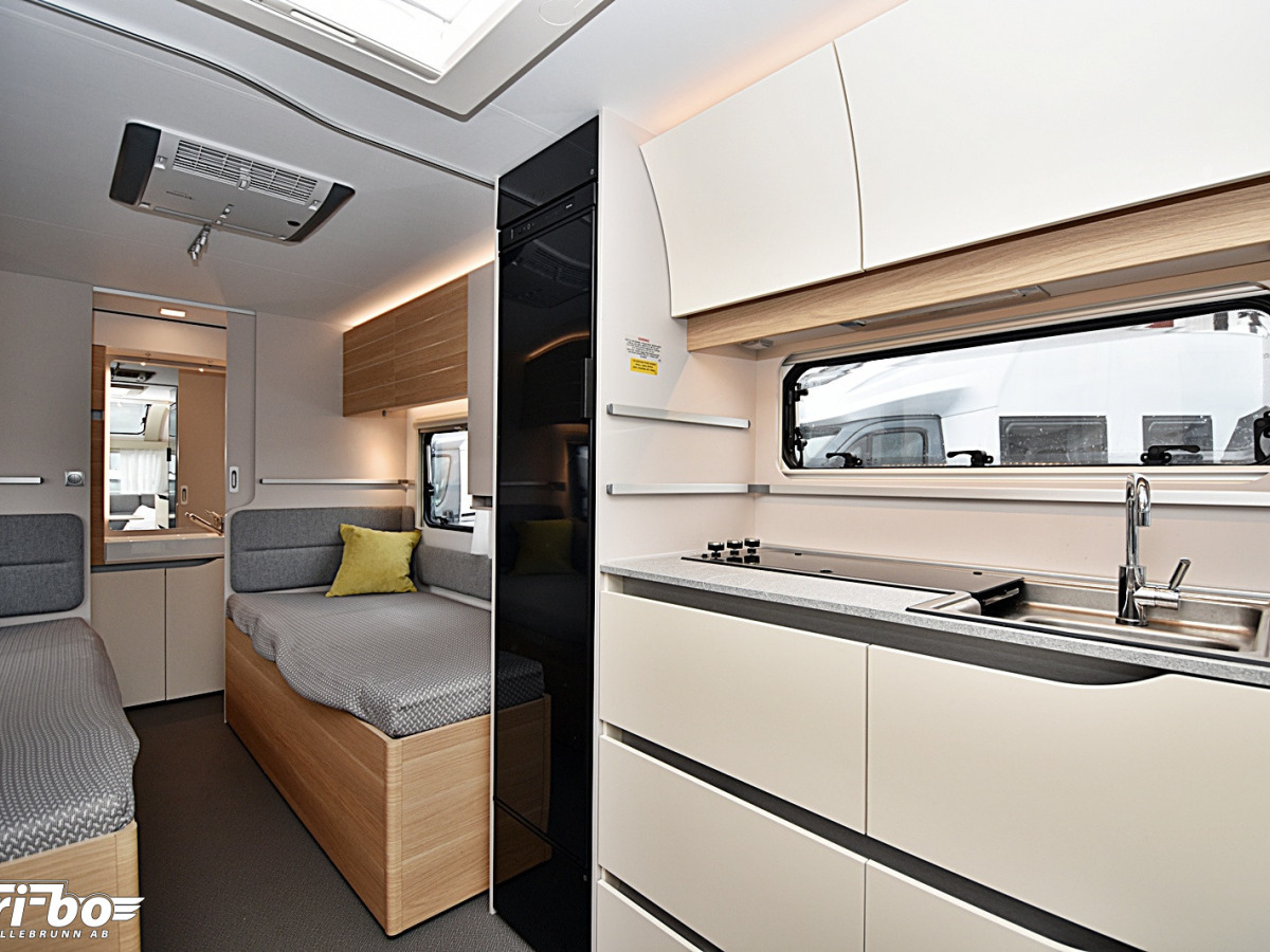 Adria 572 UT Adora, Långbäddar, bild 11 av 25