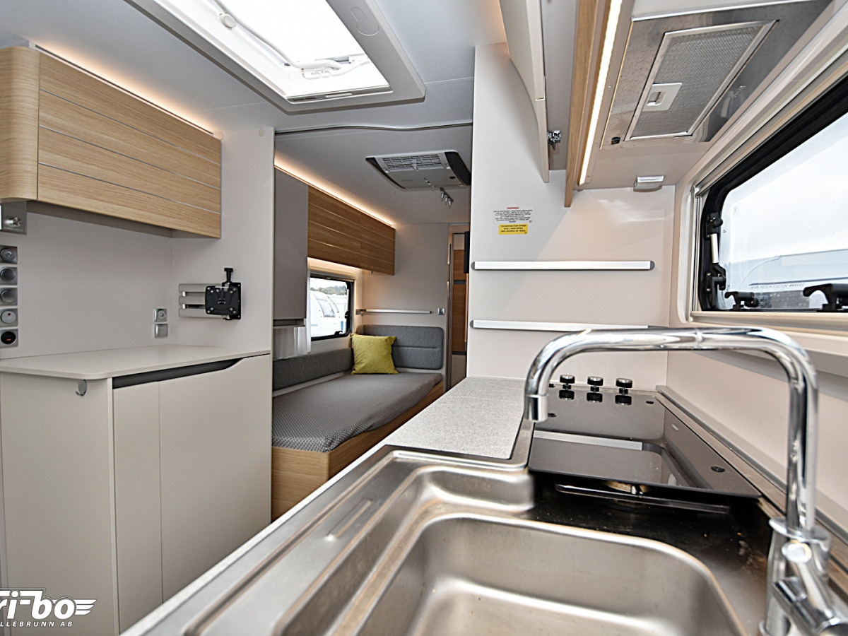 Adria 572 UT Adora, Långbäddar, bild 12 av 25