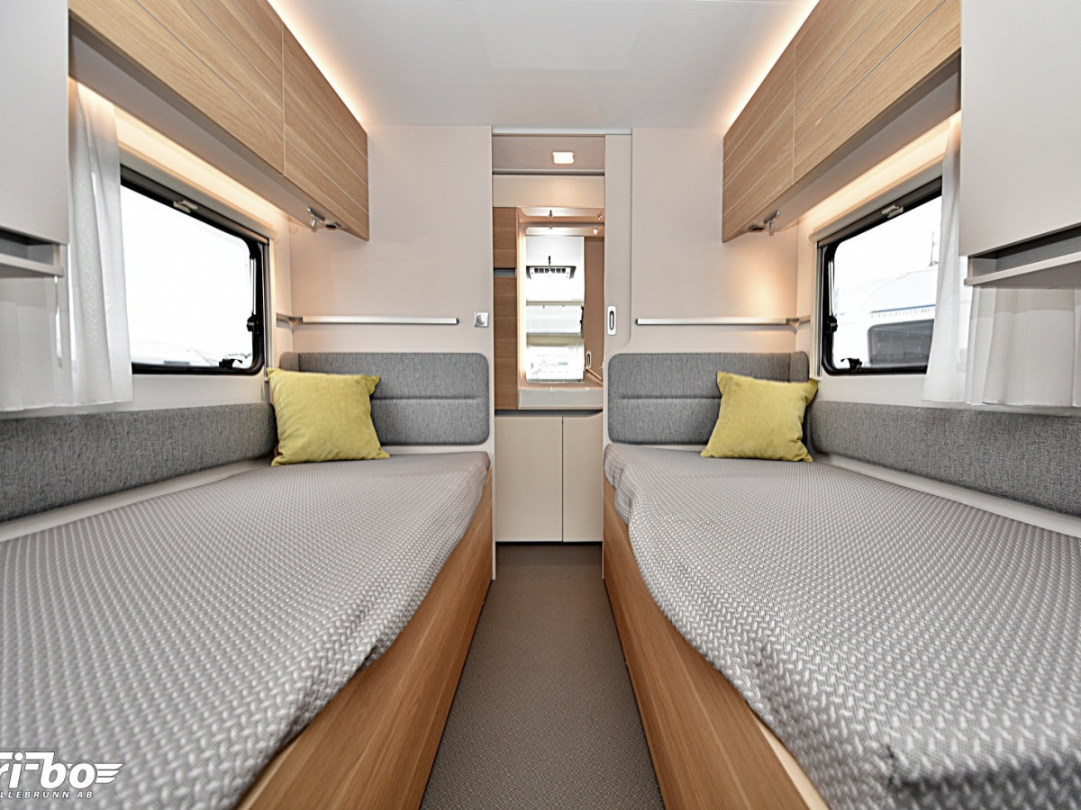 Adria 572 UT Adora, Långbäddar, bild 13 av 25