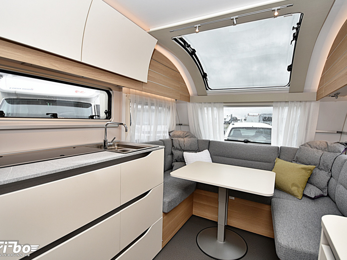 Adria 572 UT Adora, Långbäddar, bild 18 av 25