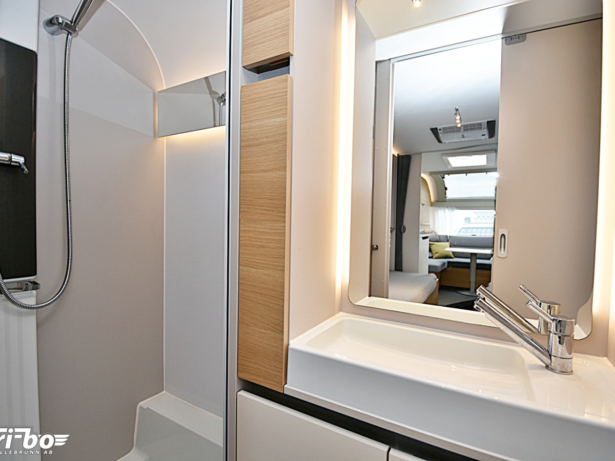 Adria 572 UT Adora, Långbäddar, bild 21 av 25