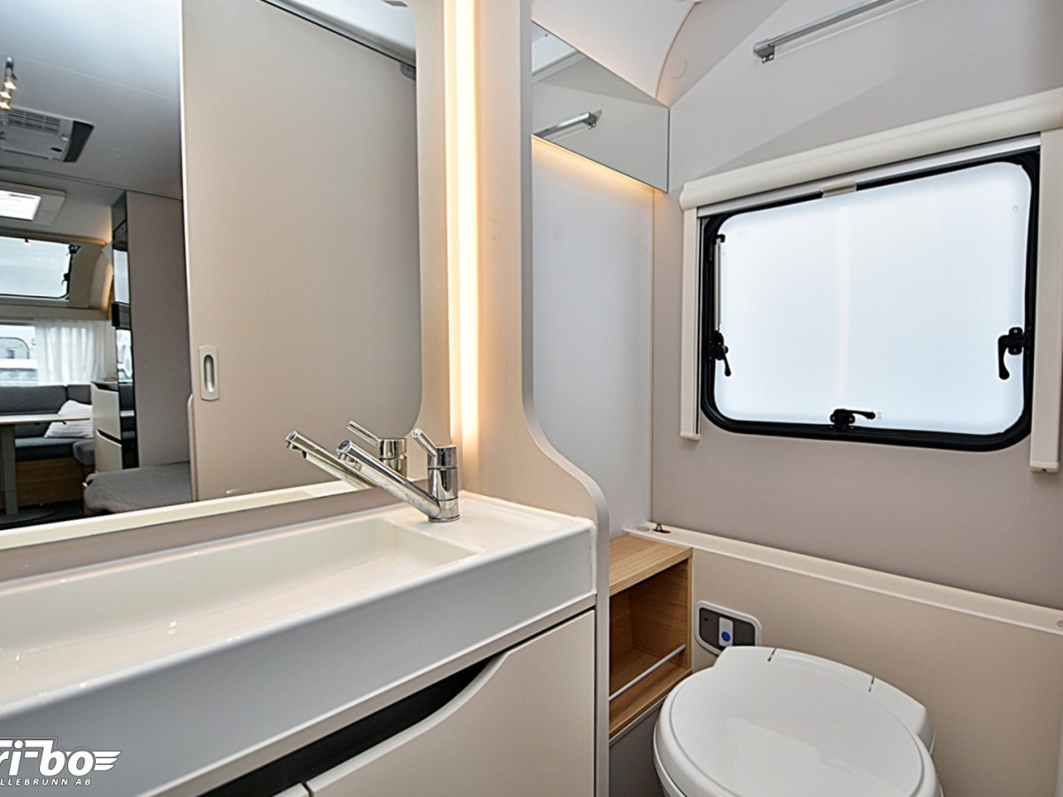 Adria 572 UT Adora, Långbäddar, bild 22 av 25