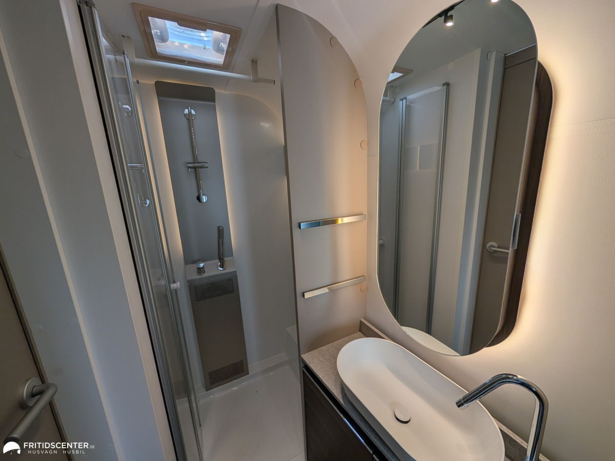 Adria ALPINA 753 HT *Frontkök / Året runt / Stort badrum, bild 21 av 29