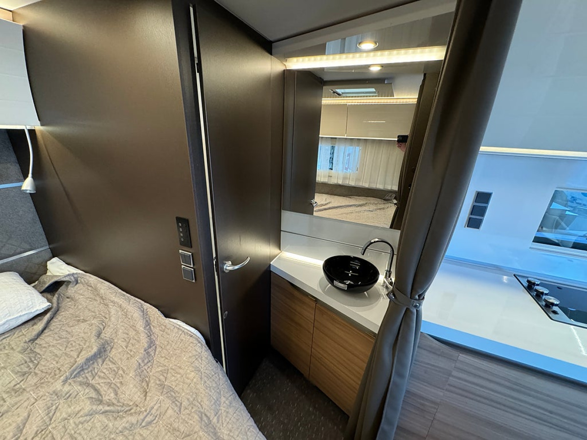 Adria Alpina 583 LP *JUBILEUMSERBJUDANDE*, bild 15 av 16