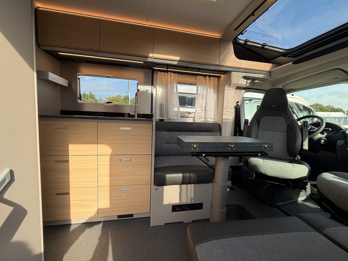 Adria Compact Select DL *Långbädd*Dieselvärmare*, bild 7 av 18