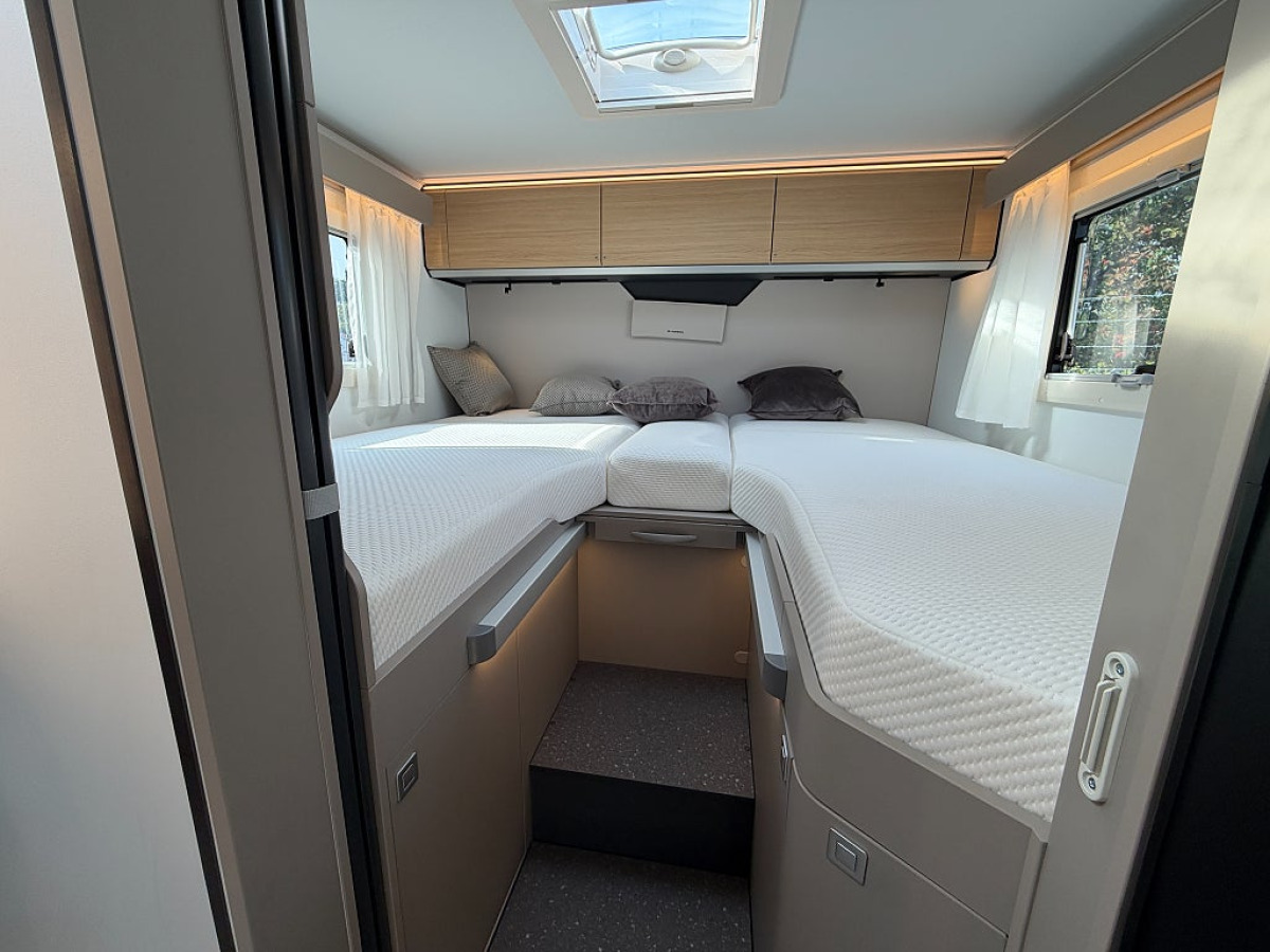 Adria Compact Select DL *Långbädd*Dieselvärmare*, bild 11 av 18