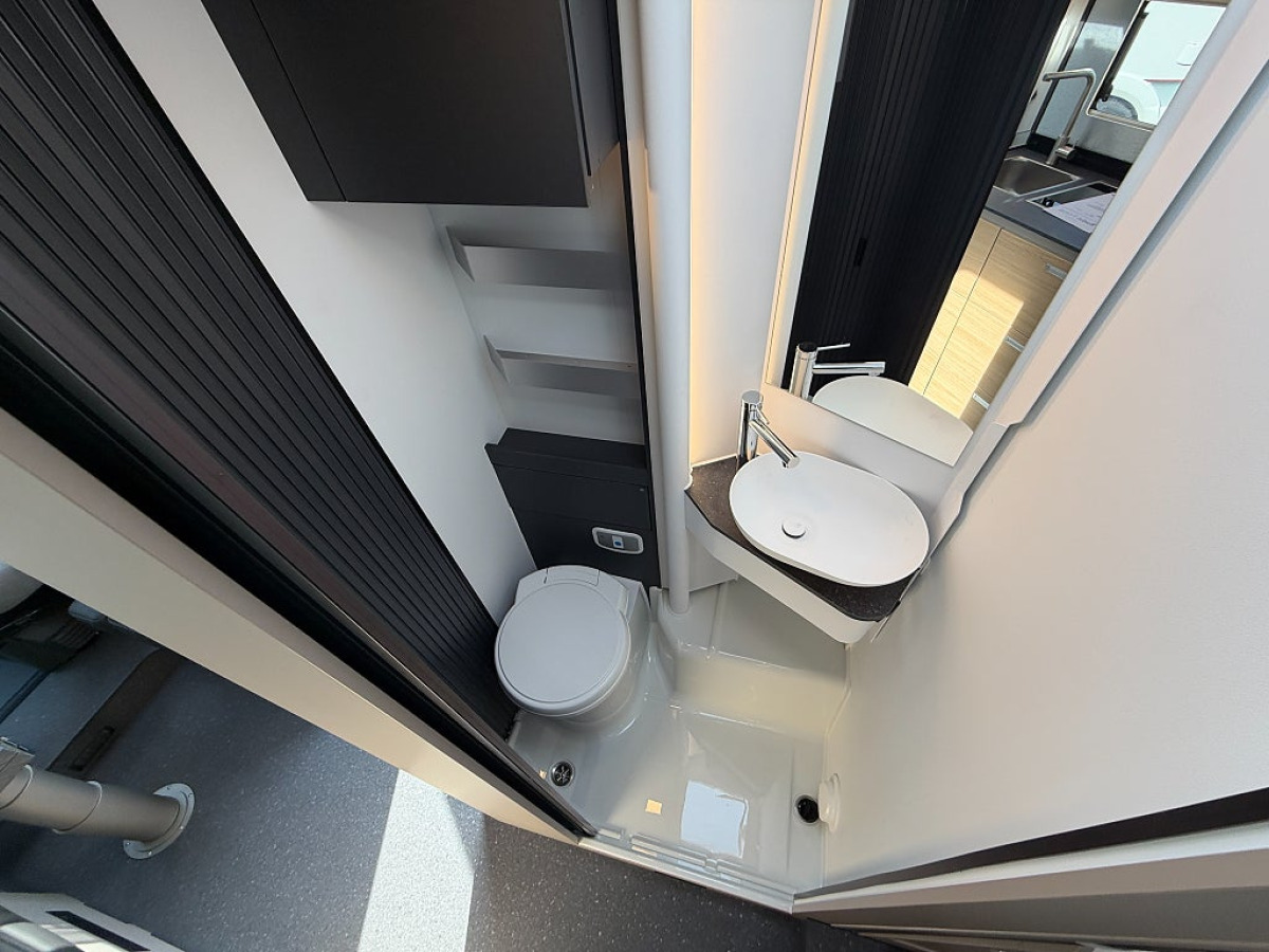 Adria Compact Select DL *Långbädd*Dieselvärmare*, bild 12 av 18