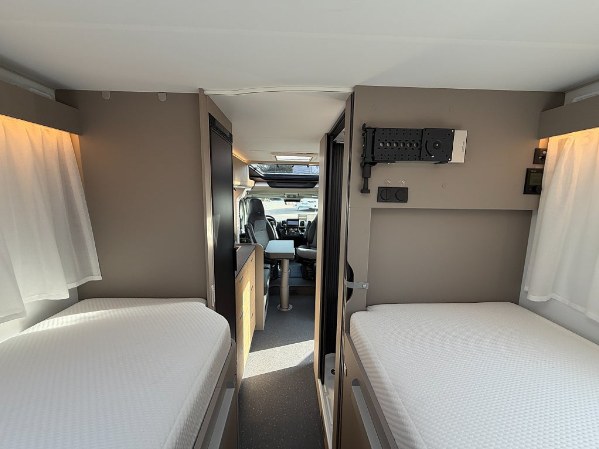 Adria Compact Select DL *Långbädd*Dieselvärmare*, bild 14 av 18