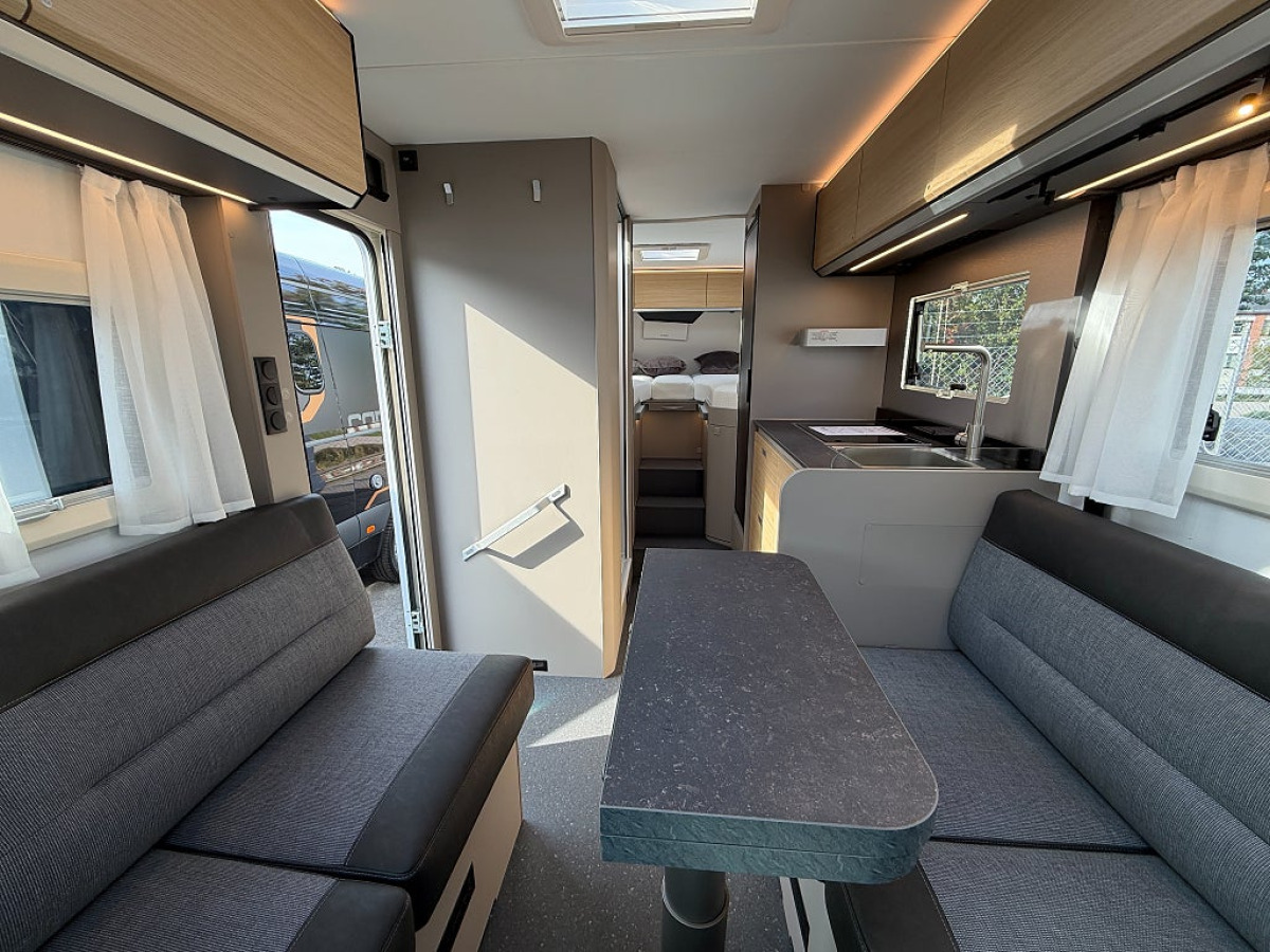 Adria Compact Select DL *Långbädd*Dieselvärmare*, bild 15 av 18