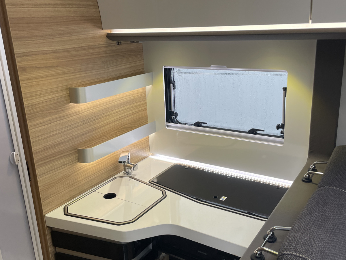 Adria Sonic SUPREME I 710SL, bild 8 av 15