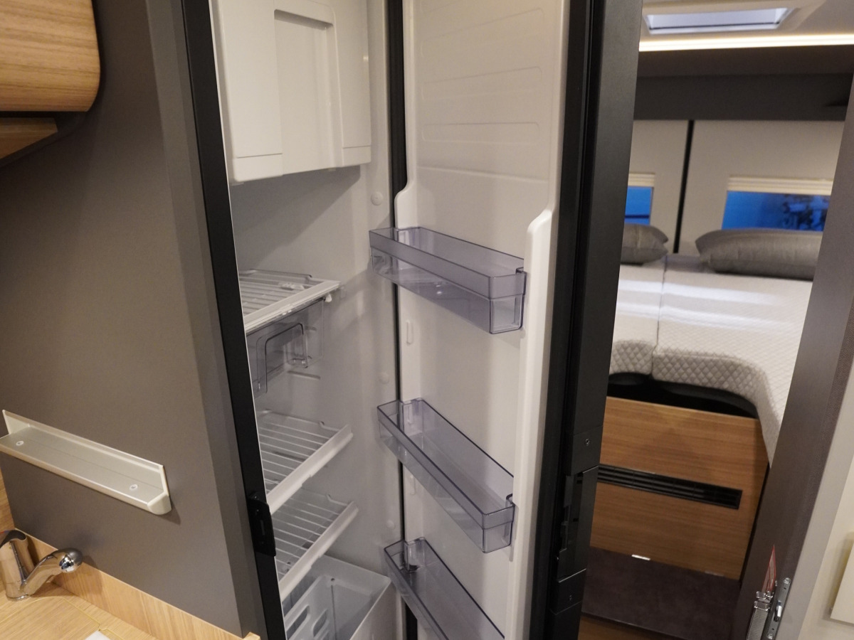 Malibu 640 LE GT Skyview, Stor kyl, Dieselpanna, 4000kg, bild 7 av 18
