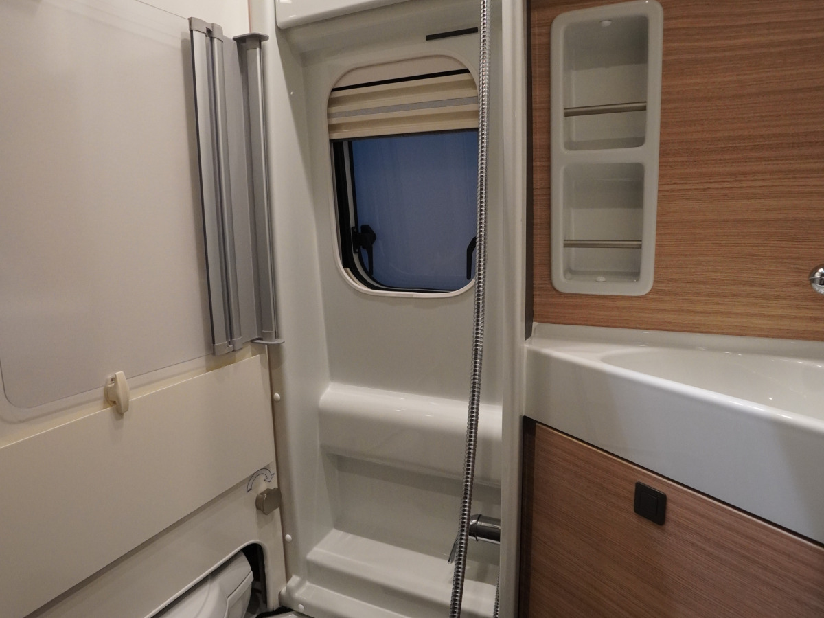 Malibu 640 LE GT Skyview, Stor kyl, Dieselpanna, 4000kg, bild 12 av 18