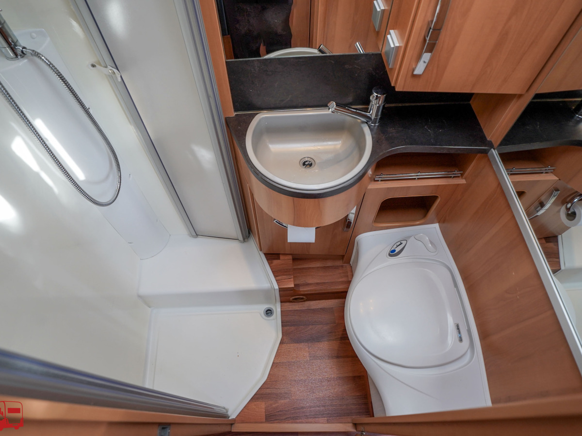 Hymer T 674 CL BIANCO-LINE Långbäddar Dragkrok I KAMPANJ, bild 18 av 41