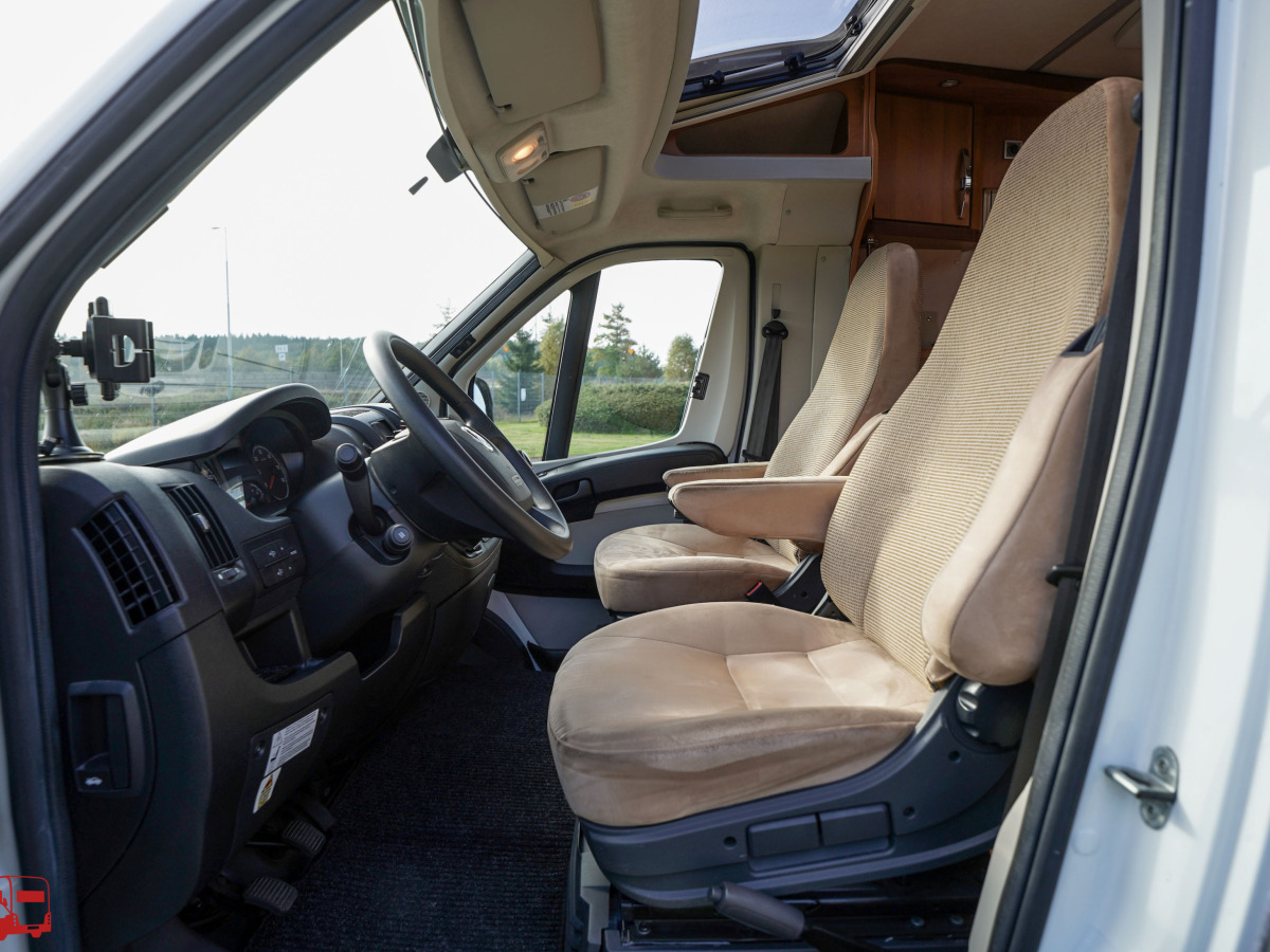 Hymer T 674 CL BIANCO-LINE Långbäddar Dragkrok I KAMPANJ, bild 38 av 41