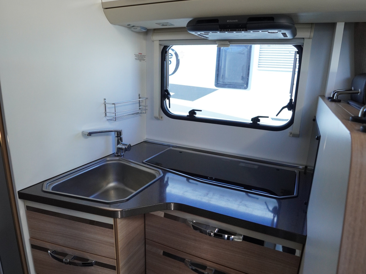 Adria CORAL S 670SL, AC, Solcell, bild 7 av 22