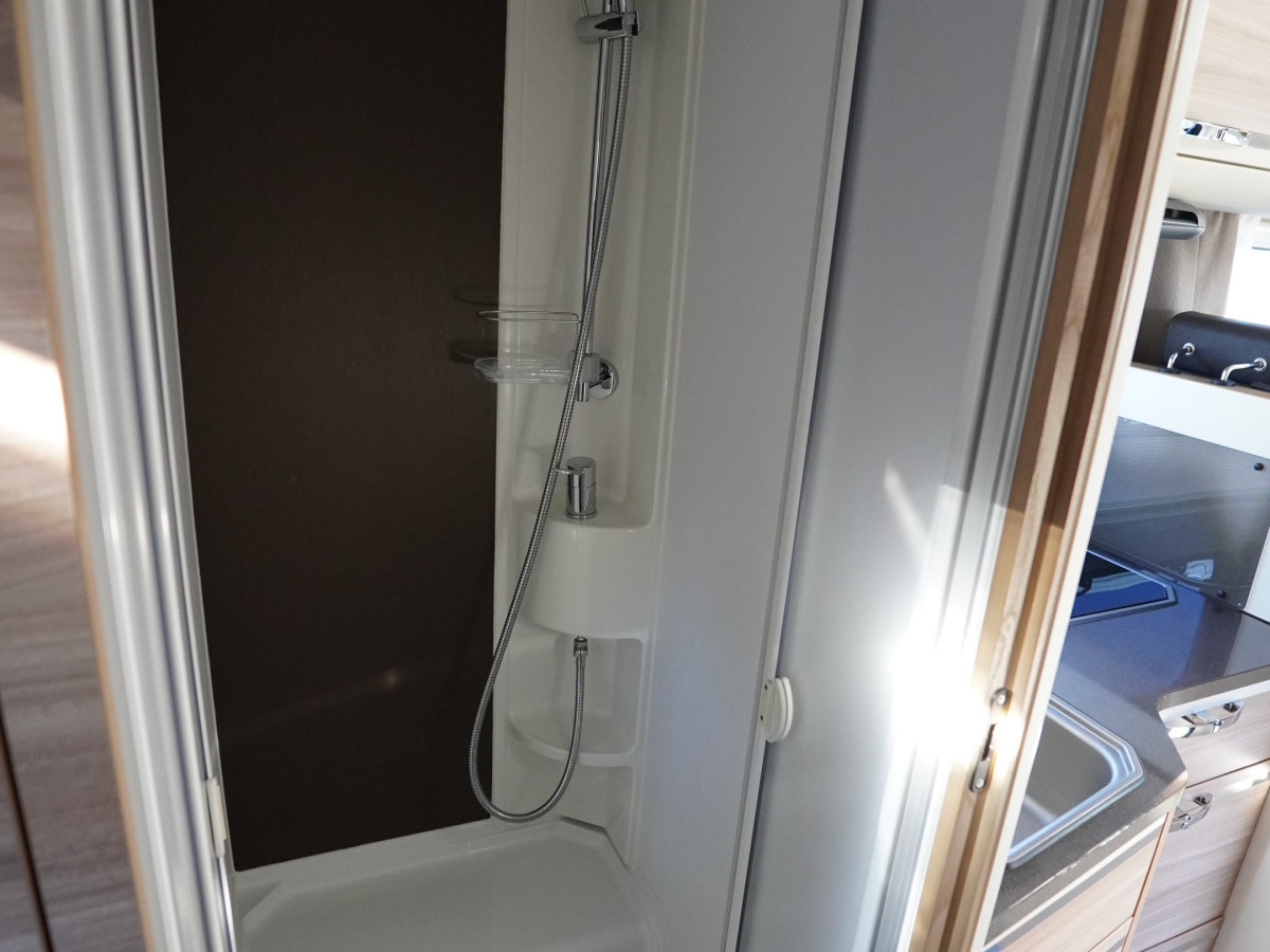 Adria CORAL S 670SL, AC, Solcell, bild 11 av 22
