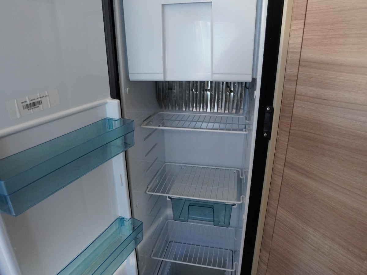 Adria CORAL S 670SL, AC, Solcell, bild 10 av 22