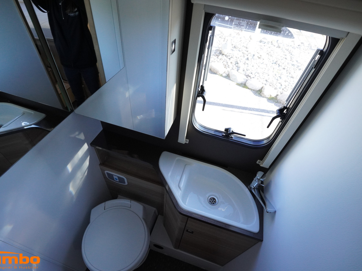 Adria CORAL S 670SL, AC, Solcell, bild 13 av 22