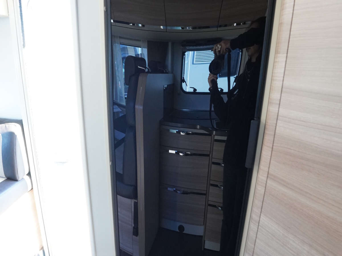 Adria CORAL S 670SL, AC, Solcell, bild 9 av 22