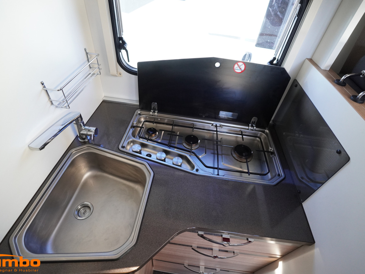Adria CORAL S 670SL, AC, Solcell, bild 8 av 22
