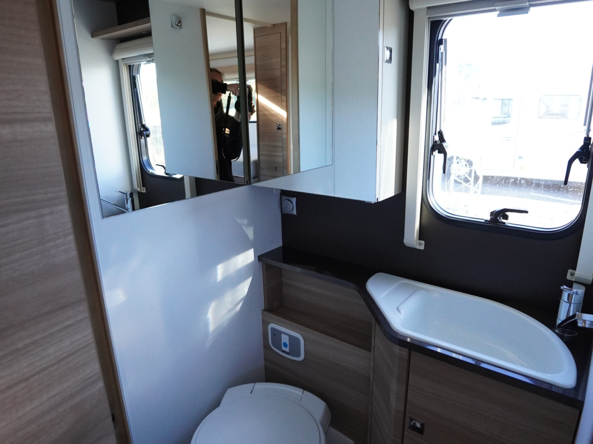 Adria CORAL S 670SL, AC, Solcell, bild 12 av 22