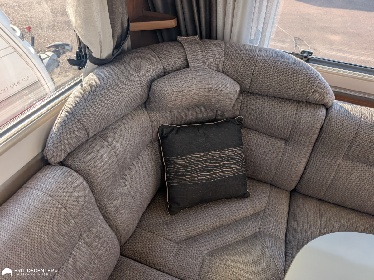 KABE ROYAL 720 GXL KS *ALDE / Mitt dinette / Året runt, bild 4 av 23