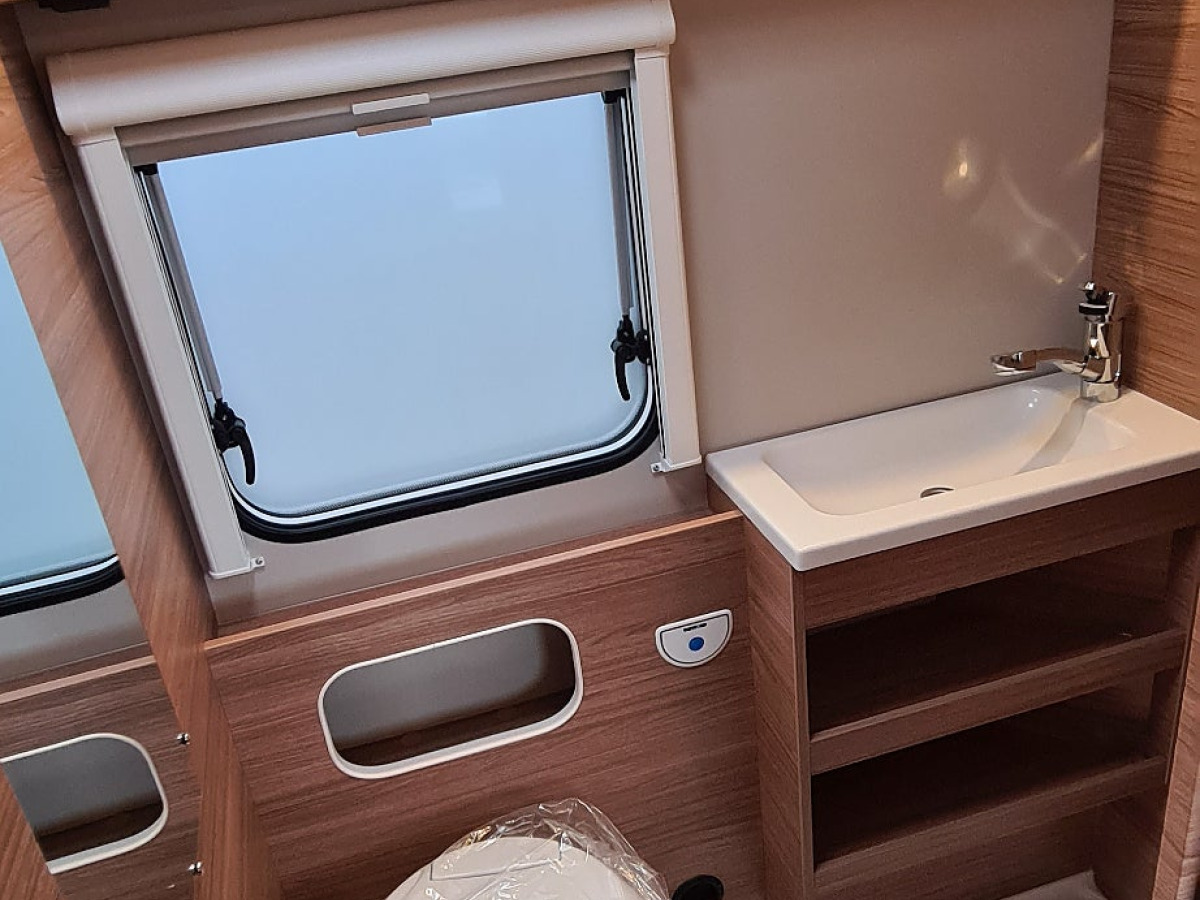 Weinsberg 650 MEG CaraHome perfekt för familjen, bild 11 av 16