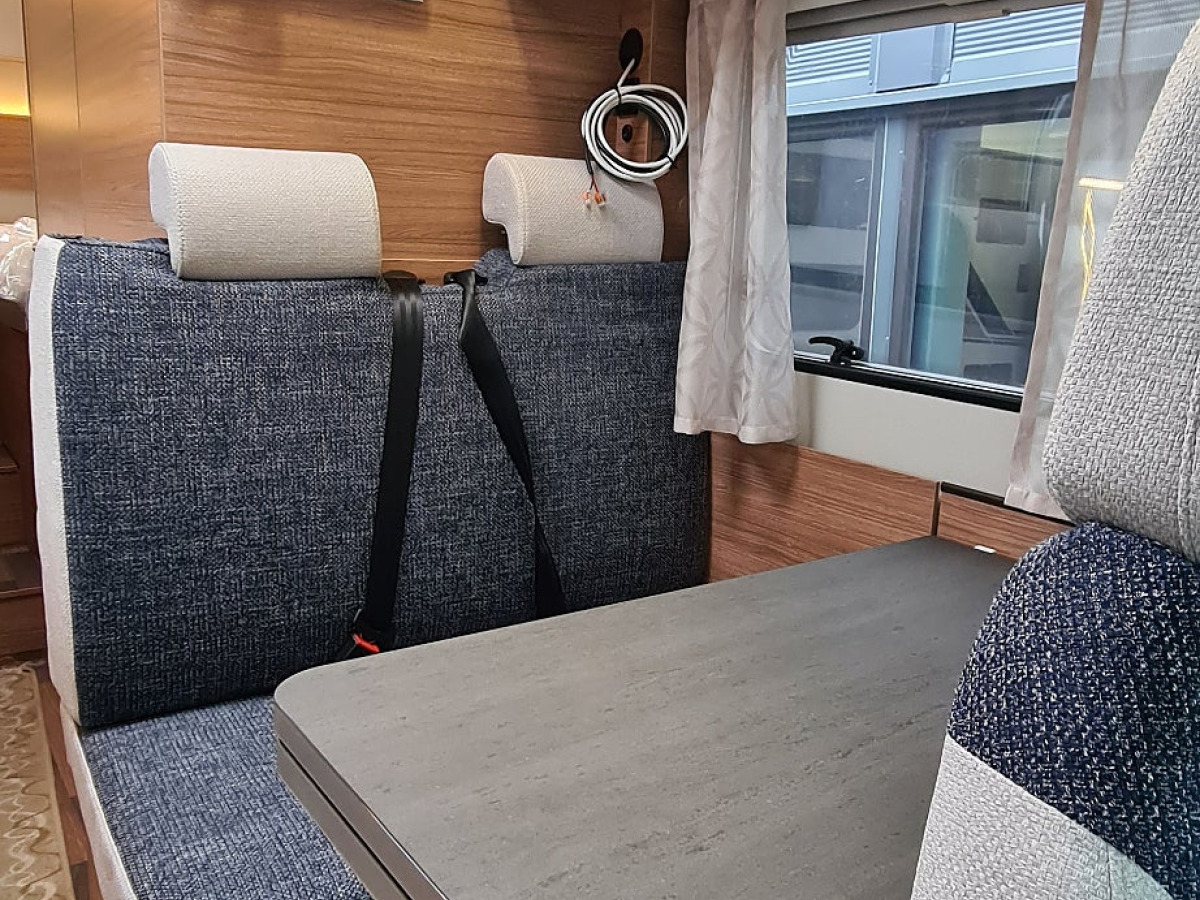 Weinsberg 650 MEG CaraHome perfekt för familjen, bild 12 av 16