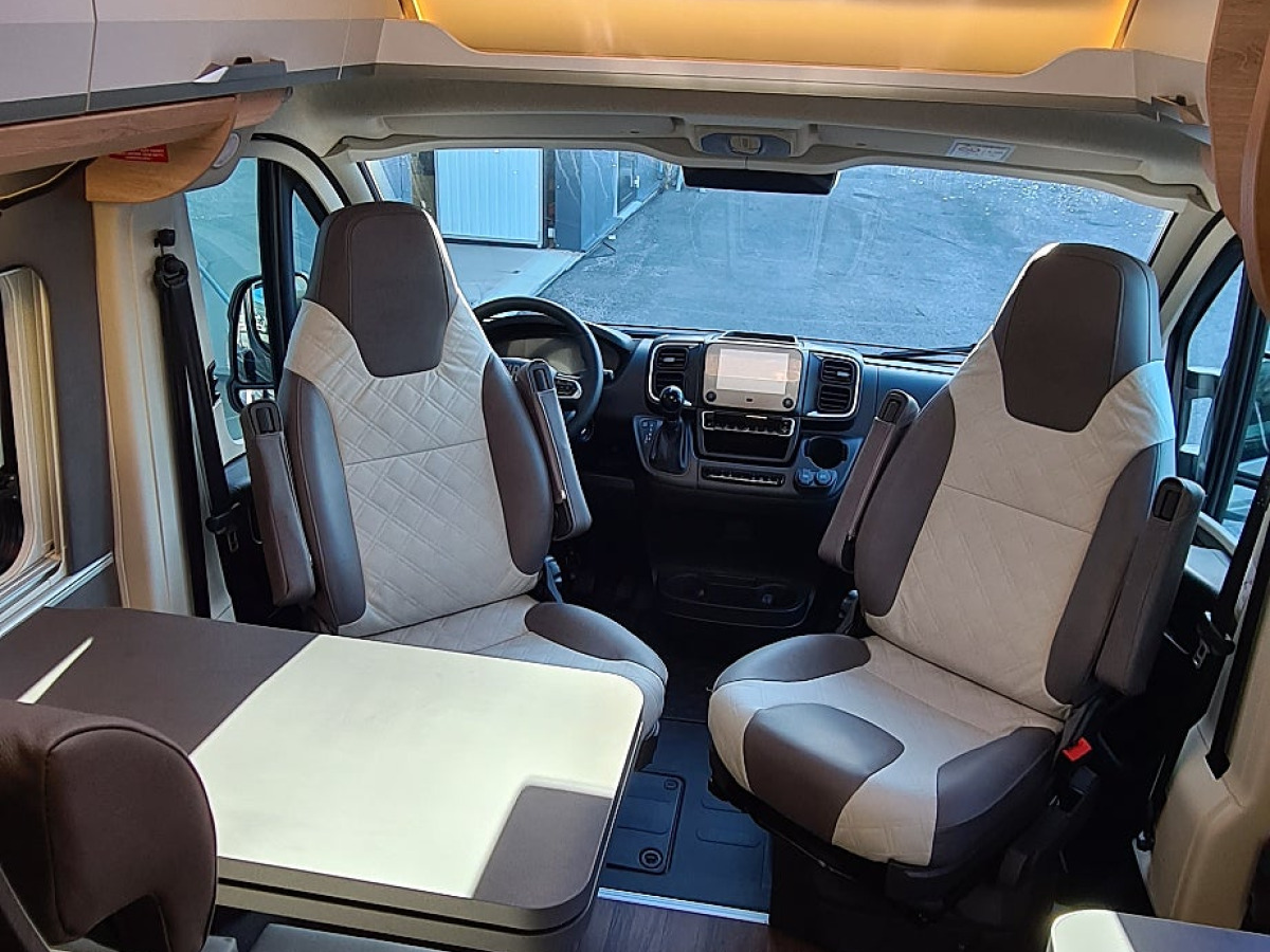 Knaus 630 ME BoxLife automatlåda, lyftsäng, högt tak, bild 5 av 13